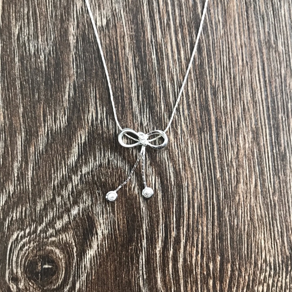 💥4/$25💥 Delicate Silver Bow Necklace